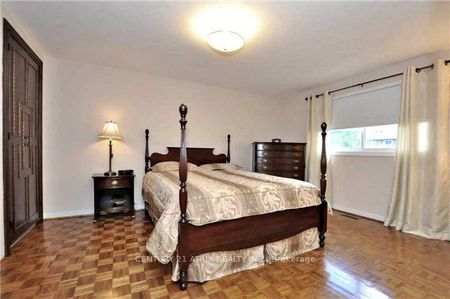 For Lease - 210 Centre Street, Richmond Hill, Ontario - Photo 3