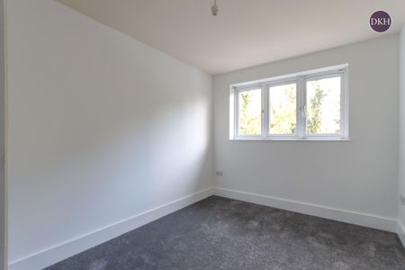 Romilly Drive, Carpenders Park, Hertfordshire, WD19 - Photo 5