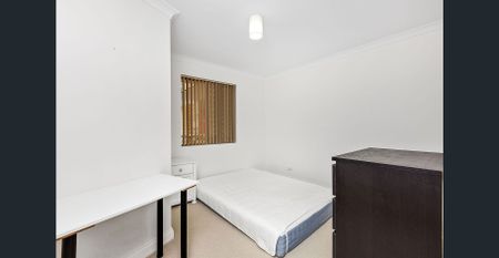 STYLISH FULLY FURNISHED APARTMENT IN A QUIET EAST PERTH CUL-DE-SAC - Photo 4