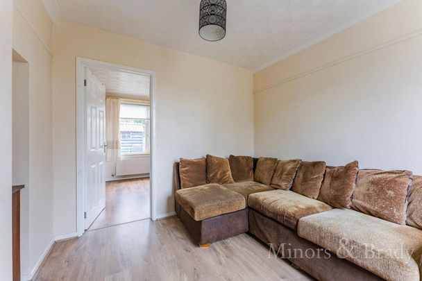 4 bedroom semi-detached house to rent - Photo 1