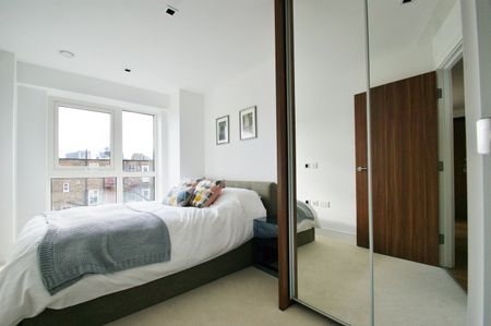 2 Bed Flat, Dickens Yard, W5 - Photo 2