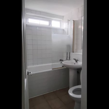 1 Bed Flat, Farnham Court, N16 - Photo 3