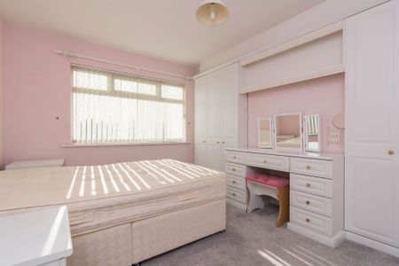 47 Killeaton Crescent, Dunmurry, BELFAST, BT17 9HB - Photo 5