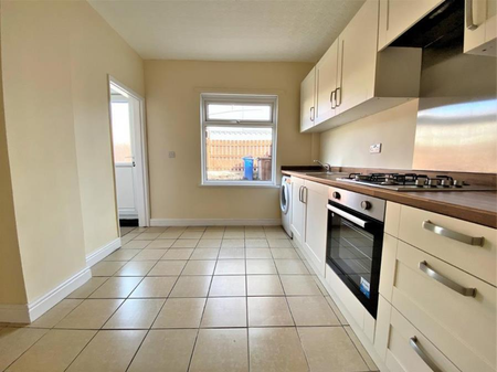 High Street, Rotherham, Goldthorpe - Photo 3