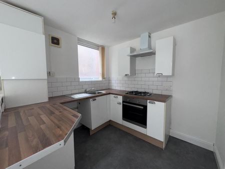 2 bedroom flat to rent - Photo 4