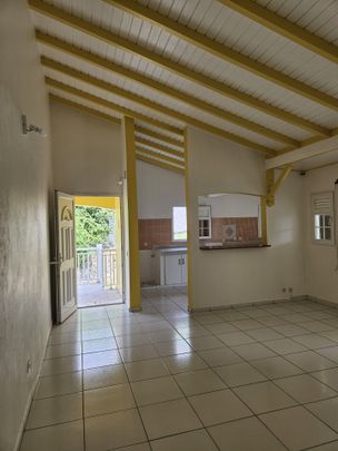 Location Appartement 3 pièces 91m² LE GOSIER 97190 - Photo 1