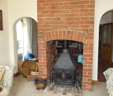 3 bedroom semi-detached house to rent - Photo 5