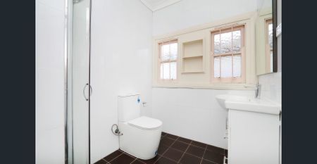 Updated family home - Photo 3