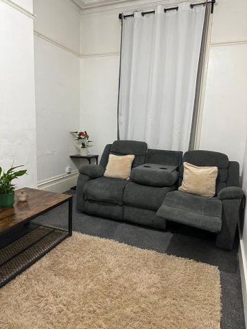 1 Bed Flat, Blackheath, SE3 - Photo 3