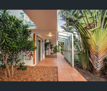 Beachfront Living in Surfers Paradise! - Photo 2