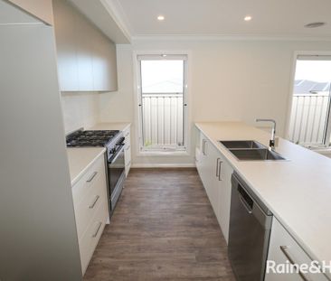 GREAT GOBBAGOMBALIN - Photo 6