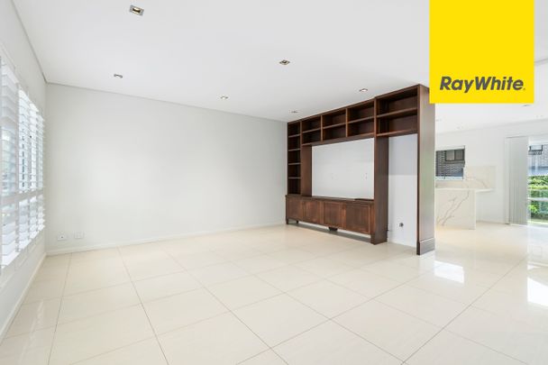 Family Home in Ideal Location! 4 Bedroom plus Study - Photo 1