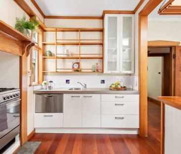 Sun-soaked 2 bedroom, Miramar - Photo 1