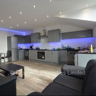 4 Bedroom Flat 2 Bathrooms - Photo 1