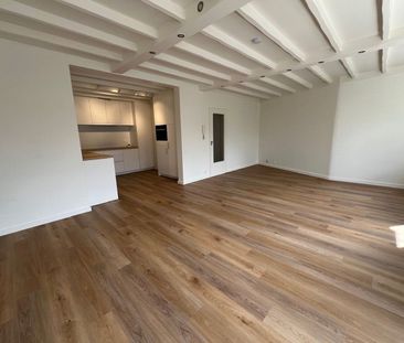 Gerenoveerd dakappartement met 2 slpk en parking - Foto 3