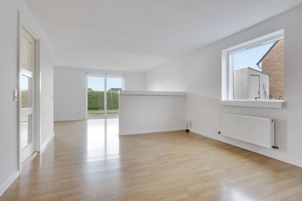 Moderne rækkehus i naturrige og børnevenlige omgivelser - Foto 1