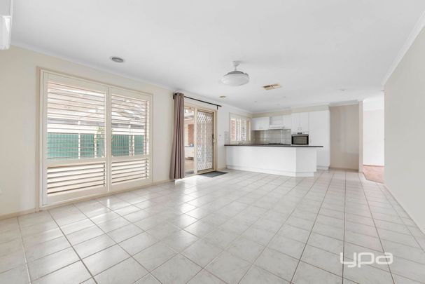 Prime Location - Close to Watergardens, Keilor Central & Brimbank Plaza - Photo 1