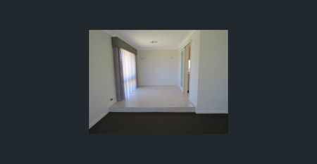 Spacious Comfort in Prime Karrinyup Location - Photo 4