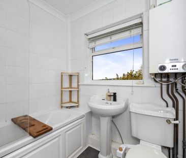 3 Bed Terraced House, Bevendean Crescent, BN2 - Photo 5