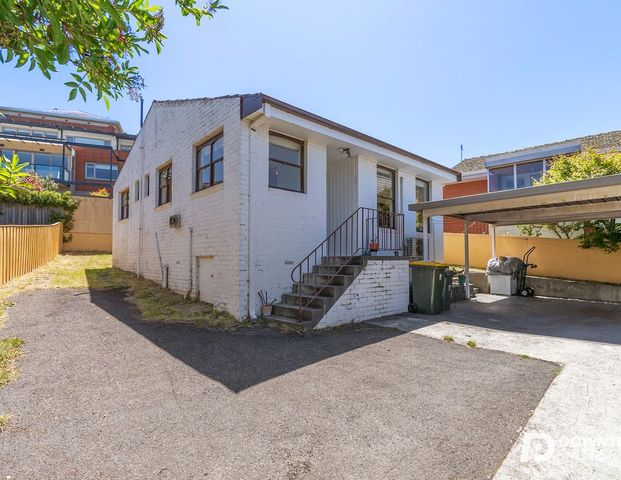 2/1 chessington ct, sandy bay tas 7005 - Photo 1