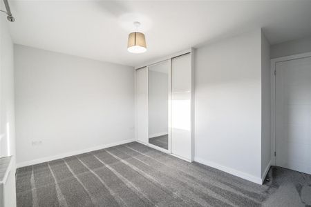 3 bedroom end of terrace house to rent - Photo 5