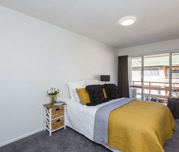 Super Central and Spacious 3 Bedroom Home - Photo 6