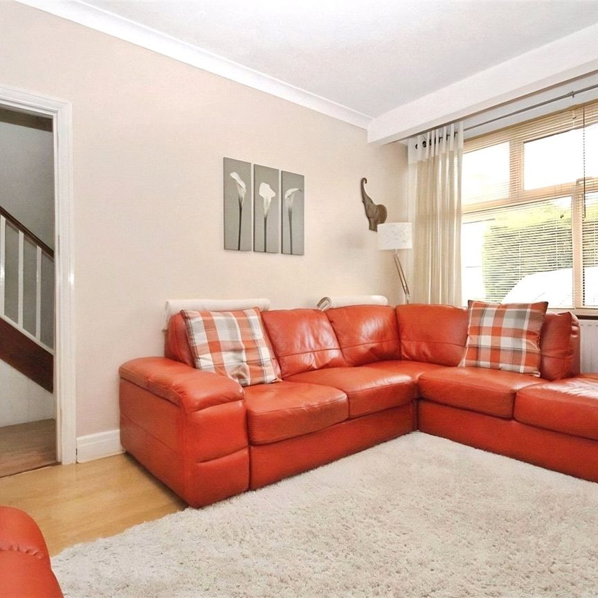 Shortwood Avenue, Staines-upon-Thames, Surrey, TW18 4JN - Photo 1