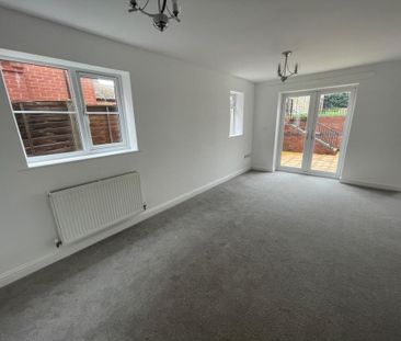 4 bedroom semi-detached house to rent - Photo 3