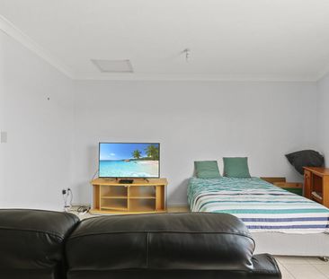 SOPHISTICATED LIVING - Photo 5