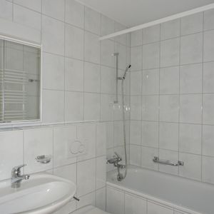 Singles aufgepasst! Charmante 1-Zimmerwohnung in Therwil - Photo 2