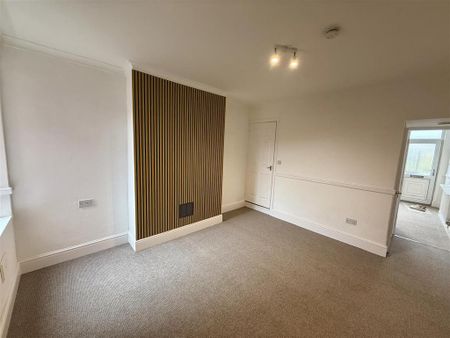 3 bedroom terraced house to rent - Photo 3