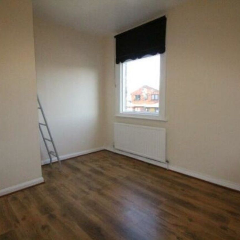 2 bed Mid Terraced House for Rent - Photo 1