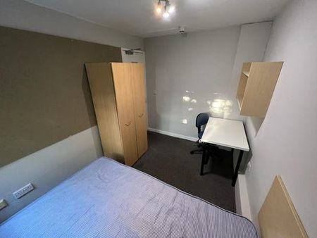 1 bedroom in a house share to rent - Photo 4