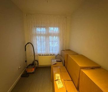 Kenilworth Avenue Romford, RM3 - Photo 6