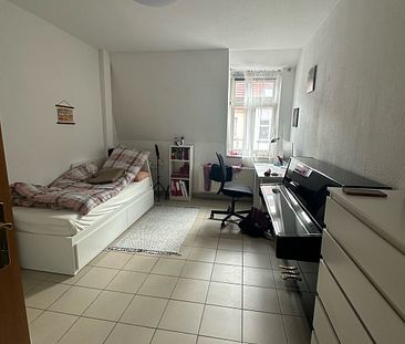Großzügige 3-Raum-Wohnung mit Balkon! - Foto 1