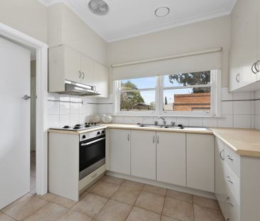 17 White Avenue, Wendouree Vic 3355 - Photo 2