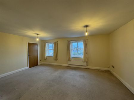 2 Bedroom Flat - Photo 2