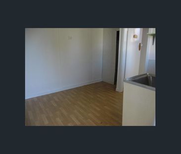 Handy Location - Photo 3