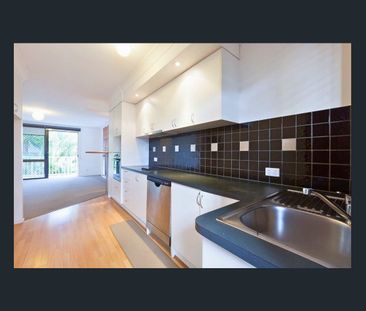 unit 4/23 Venice Street, Mermaid Beach, Qld 4218 - Photo 6