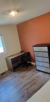 ROOMS (PRIVATE) IN THE GTA FOR RENT: ideal for a femaIe Student - Photo 1