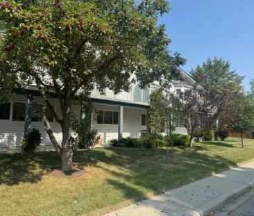 3340 Glenbrook | 3340 41 Street Southwest, Calgary - Photo 1