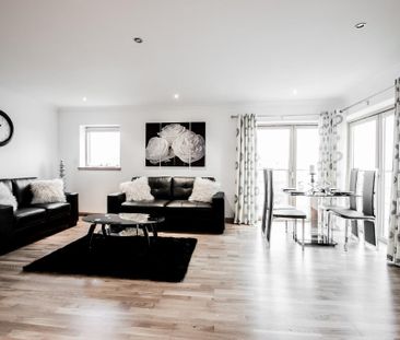 3 bedroom flat to rent - Photo 4