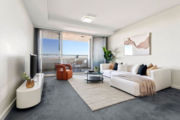 A Luxury Entire Floor Apartment with Space, Style & Views - Photo 1