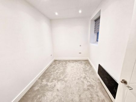 3 bedroom flat to rent - Photo 4