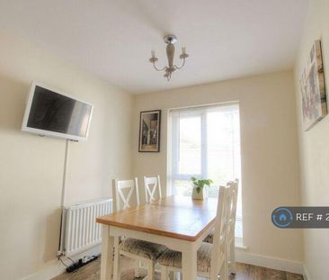 3 bedroom detached house to rent - Photo 2