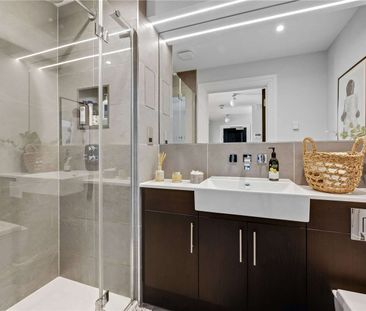 A very high specification extremely spacious two bedroom apartment ... - Photo 6