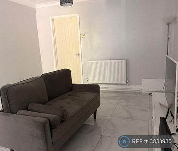 1 bedroom in a house share to rent - Photo 2