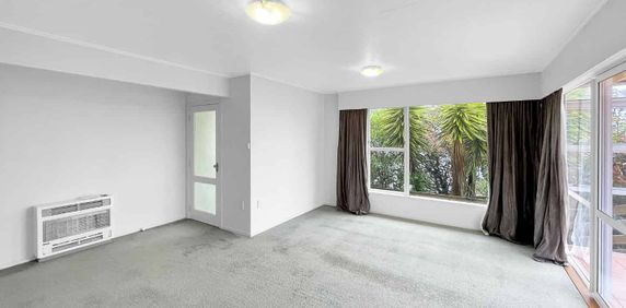 WELL PRESENTED IN KELSON - Photo 2