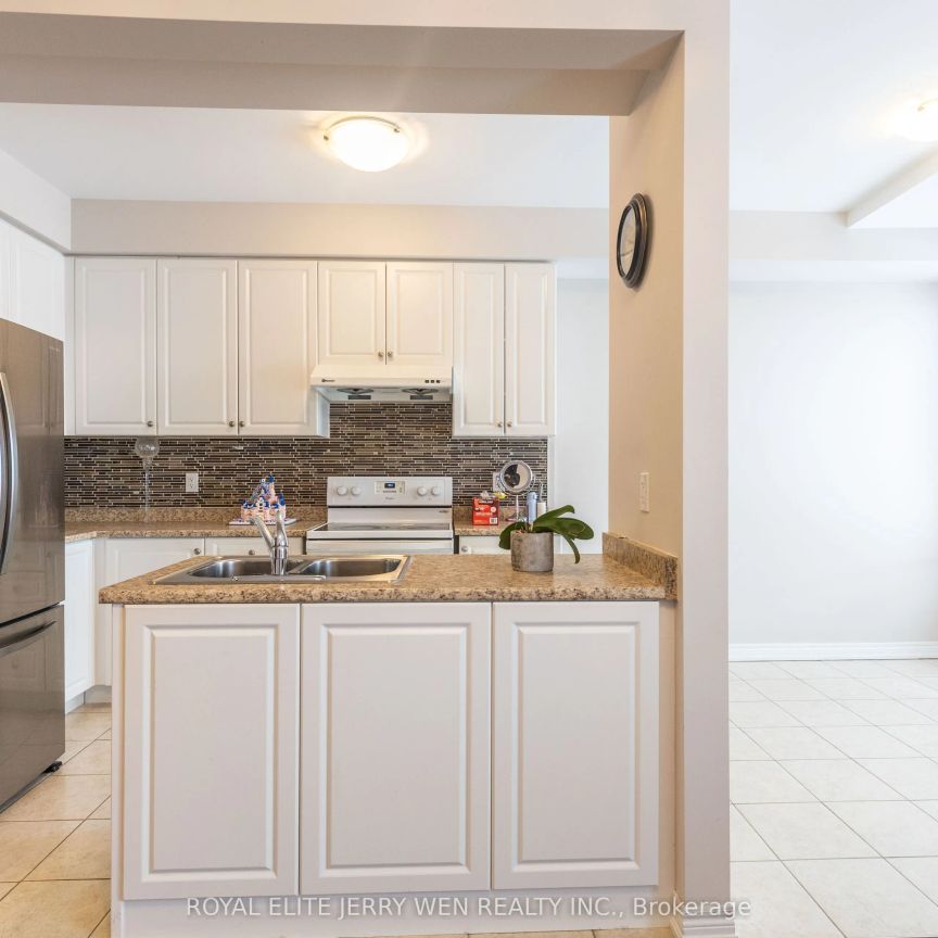 914 Castlemore Avenue - Photo 1