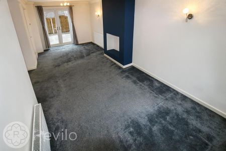 3 bedroom end of terrace house to rent - Photo 2